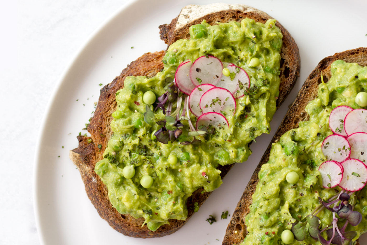 This is a avocado and pea smash recipe made by Active Vegetarian