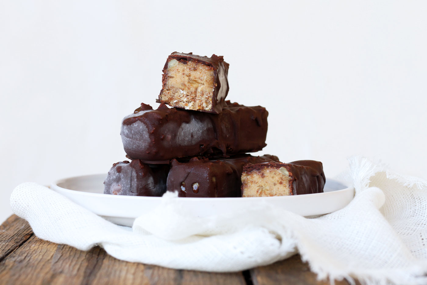 Superfood-Vegan-Snickers-Bars-by-Active-Vegetarian-raw